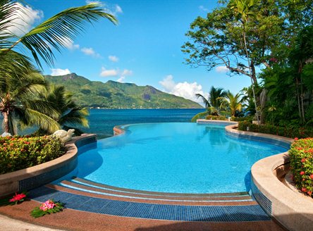 Infinity swimming pool at Hilton Seychelles Northolme Resort & Spa