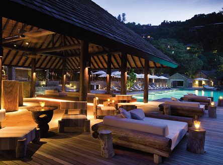 Four Seasons Seychelles bar & pool area