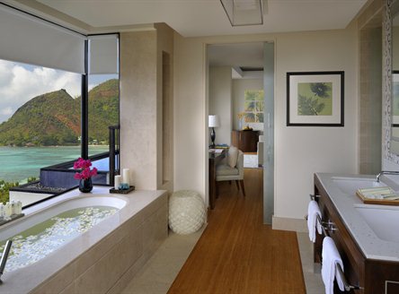 Guest bathroom at Raffles Praslin